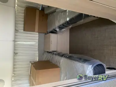 2026 Airstream Globetrotter 25FB Twin photo 8