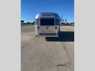 2026 Airstream Globetrotter 25FB Twin photo 3