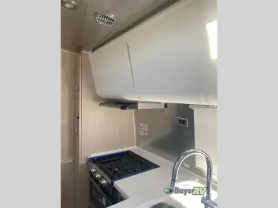 2026 Airstream Globetrotter 25FB Twin photo 15