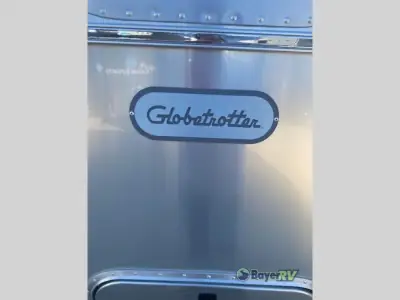 2026 Airstream Globetrotter 25FB Twin photo 7