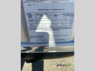 2026 Airstream Globetrotter 25FB Twin photo 6