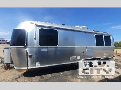 2015 Airstream Flying Cloud 25FB photo 3