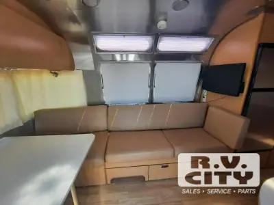 2015 Airstream Flying Cloud 25FB photo 4