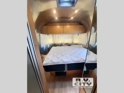 2015 Airstream Flying Cloud 25FB photo 9