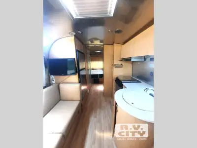 2015 Airstream Flying Cloud 25FB photo 8