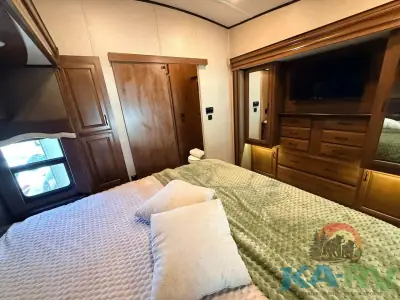 2016 Jayco NORTH POINT 383FLFS photo 13