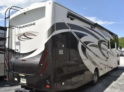 2020 Thor Motor Coach Hurricane 33X photo 5