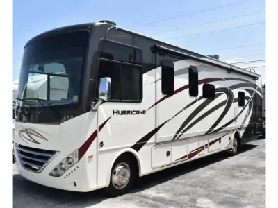 2020 Thor Motor Coach Hurricane 33X photo 4