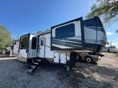 2022 Heartland Bighorn Fifth Wheel 3950FL photo 2