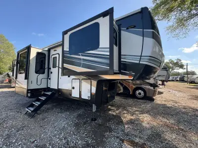 2022 Heartland Bighorn Fifth Wheel 3950FL photo 48