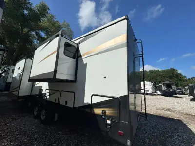 2022 Heartland Bighorn Fifth Wheel 3950FL photo 7