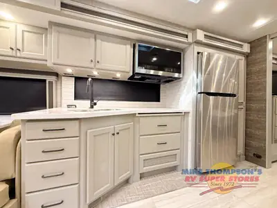 2026 Tiffin Motorhomes Allegro RED photo 19