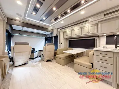 2026 Tiffin Motorhomes Allegro RED photo 18
