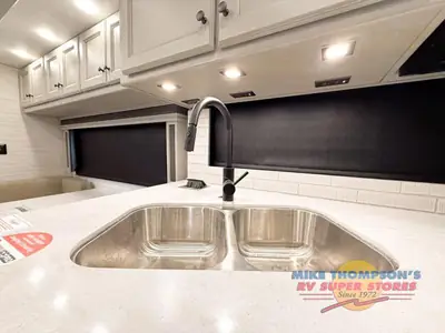 2026 Tiffin Motorhomes Allegro RED photo 21