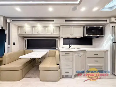 2026 Tiffin Motorhomes Allegro RED photo 17