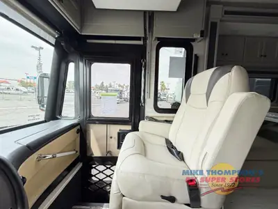2026 Tiffin Motorhomes Allegro RED photo 10