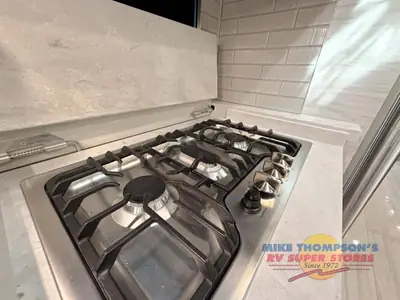 2026 Tiffin Motorhomes Allegro RED photo 24