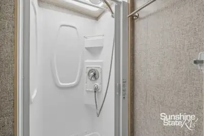 2017 Winnebago NAVION Navion 24J photo 15