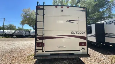 2019 Winnebago Outlook 22E photo 5