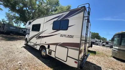 2019 Winnebago Outlook 22E photo 4