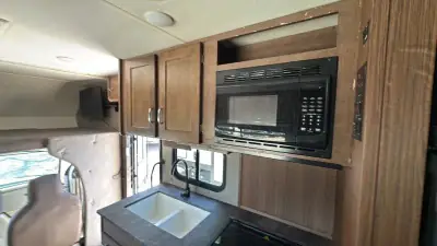 2019 Winnebago Outlook 22E photo 32