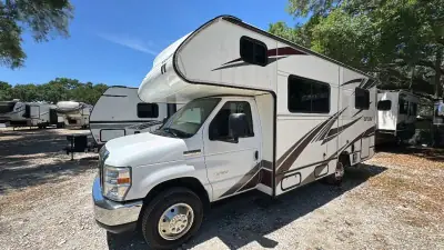 2019 Winnebago Outlook 22E photo 3