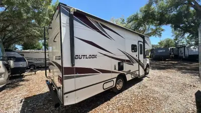 2019 Winnebago Outlook 22E photo 6