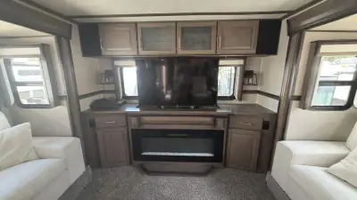 2021 Grand Design Solitude Fifth Wheel 375RES photo 22