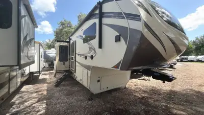 2021 Grand Design Solitude Fifth Wheel 375RES photo 6
