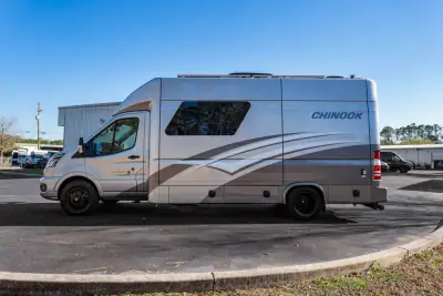 2025 Chinook Maverick EB 360 AWD photo 2