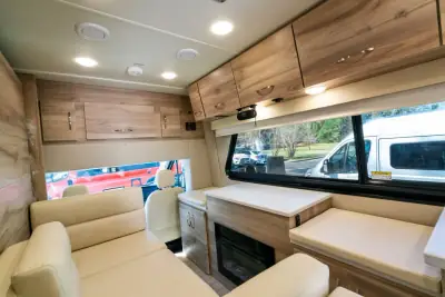 2025 Chinook Maverick EB 360 AWD photo 18