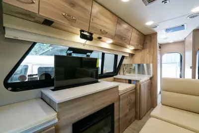 2025 Chinook Maverick EB 360 AWD photo 26