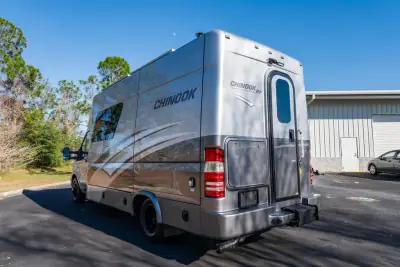 2025 Chinook Maverick EB 360 AWD photo 3