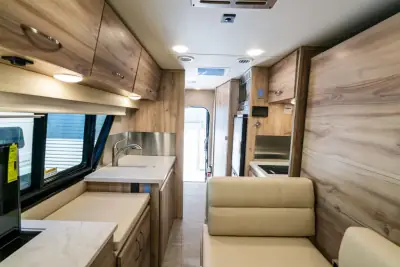 2025 Chinook Maverick EB 360 AWD photo 27