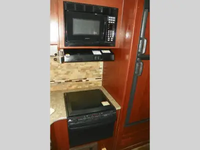 2014 Winnebago Industries Towables Minnie 2201 DS photo 11
