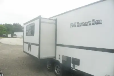 2014 Winnebago Industries Towables Minnie 2201 DS photo 6