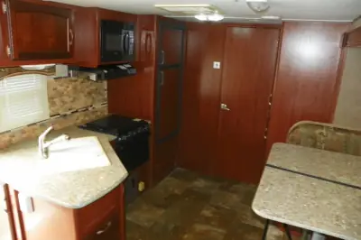 2014 Winnebago Industries Towables Minnie 2201 DS photo 10