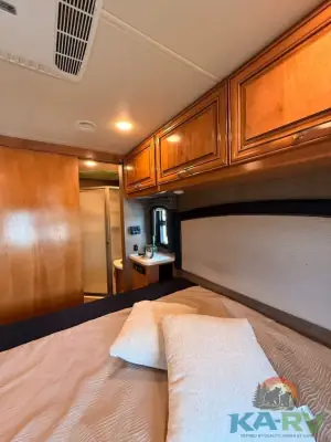 2017 Thor Motor Coach CHATEAU 35SB photo 13