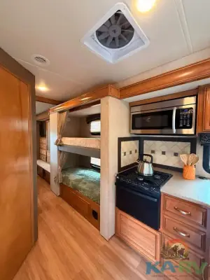 2017 Thor Motor Coach CHATEAU 35SB photo 29