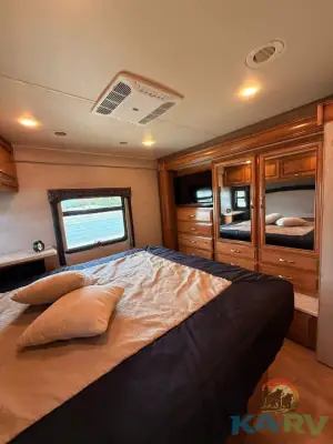 2017 Thor Motor Coach CHATEAU 35SB photo 34