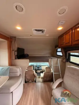 2017 Thor Motor Coach CHATEAU 35SB photo 22