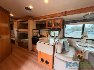 2017 Thor Motor Coach CHATEAU 35SB photo 26