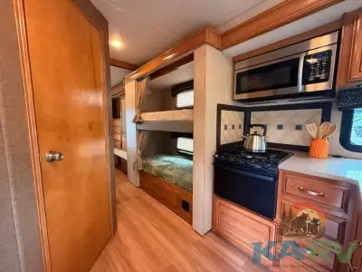 2017 Thor Motor Coach CHATEAU 35SB photo 28