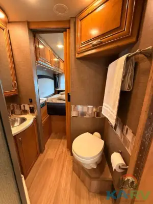 2017 Thor Motor Coach CHATEAU 35SB photo 37