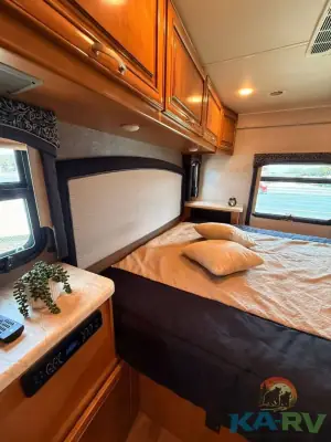2017 Thor Motor Coach CHATEAU 35SB photo 35