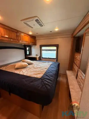 2017 Thor Motor Coach CHATEAU 35SB photo 15