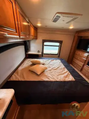 2017 Thor Motor Coach CHATEAU 35SB photo 33