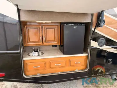 2017 Thor Motor Coach CHATEAU 35SB photo 11