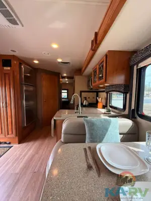2017 Thor Motor Coach CHATEAU 35SB photo 19