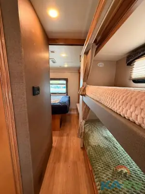 2017 Thor Motor Coach CHATEAU 35SB photo 32